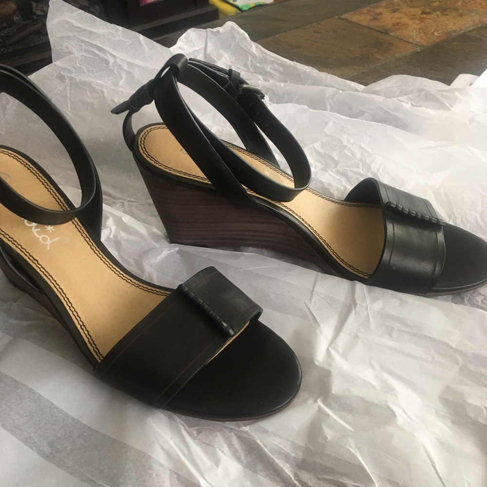 Splendid Black Leather Wedge Sandals
